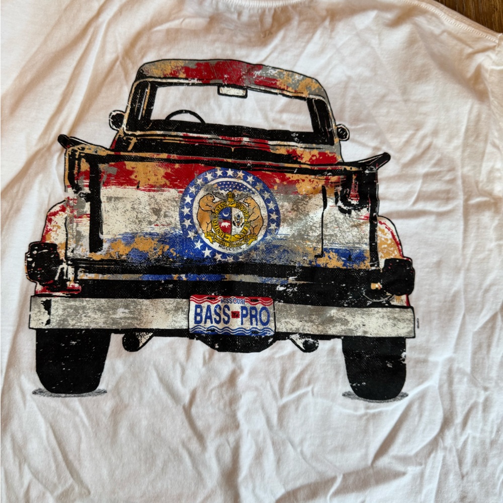 Two NEW Men’s XL white tshirts! Bass Pro & Magellan - Picture 6 of 7